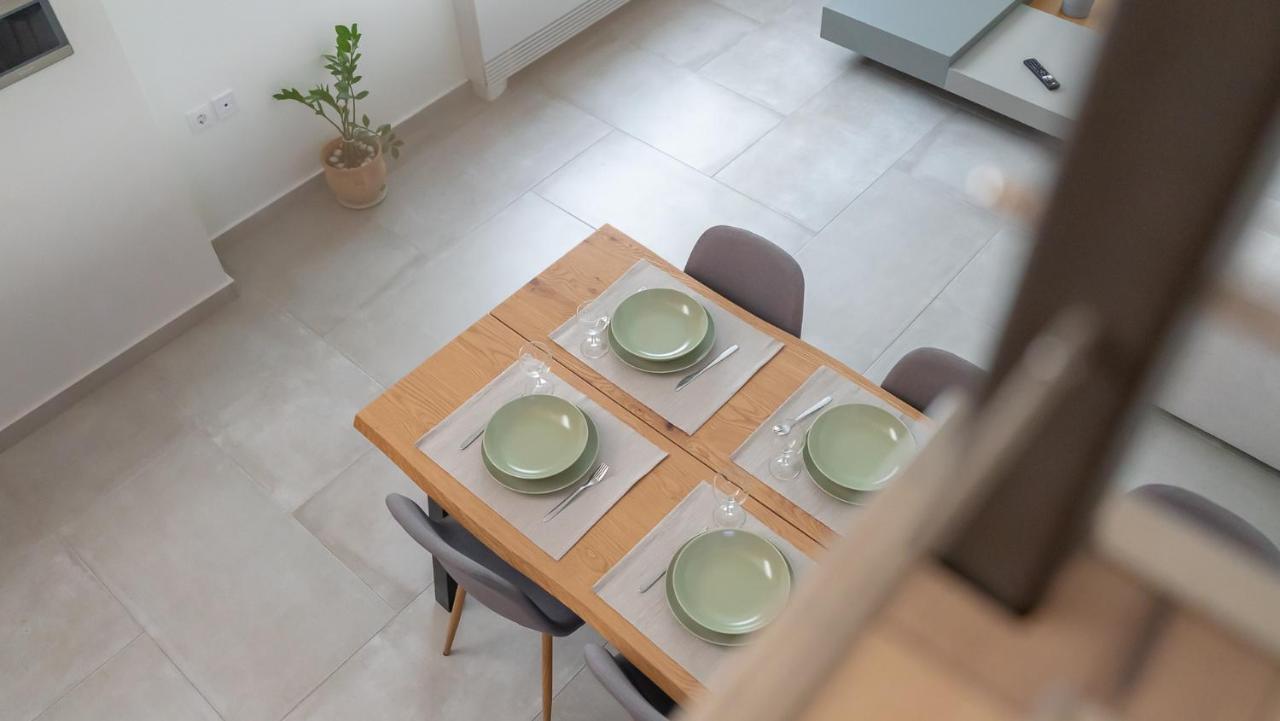 A Brand New, Beautifully Decorated Maisonette. Chalkís Buitenkant foto