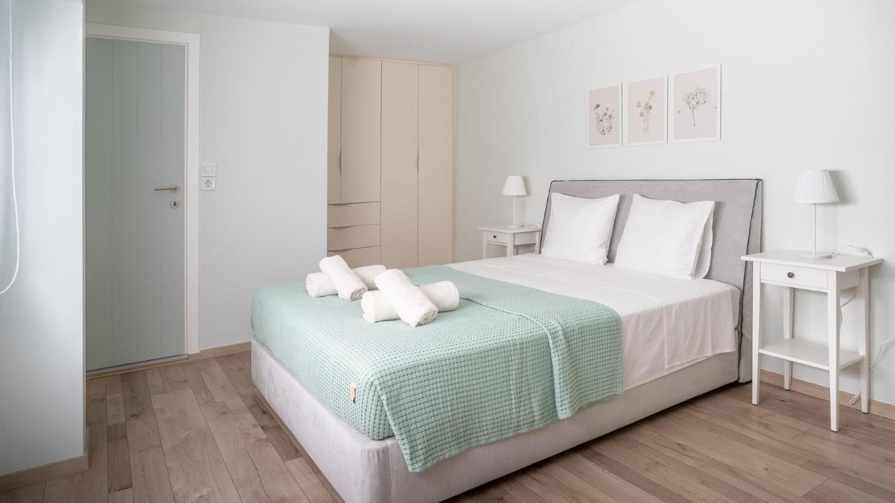A Brand New, Beautifully Decorated Maisonette. Chalkís Buitenkant foto